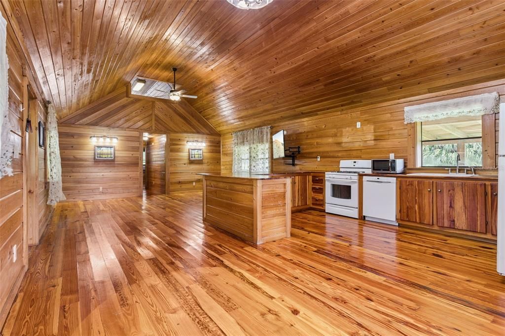 На продажу: $450,000 (2 спален, 1 ванн, 1440 Квадратных фут)