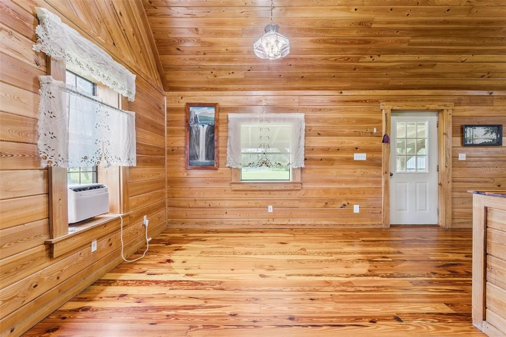 На продажу: $450,000 (2 спален, 1 ванн, 1440 Квадратных фут)