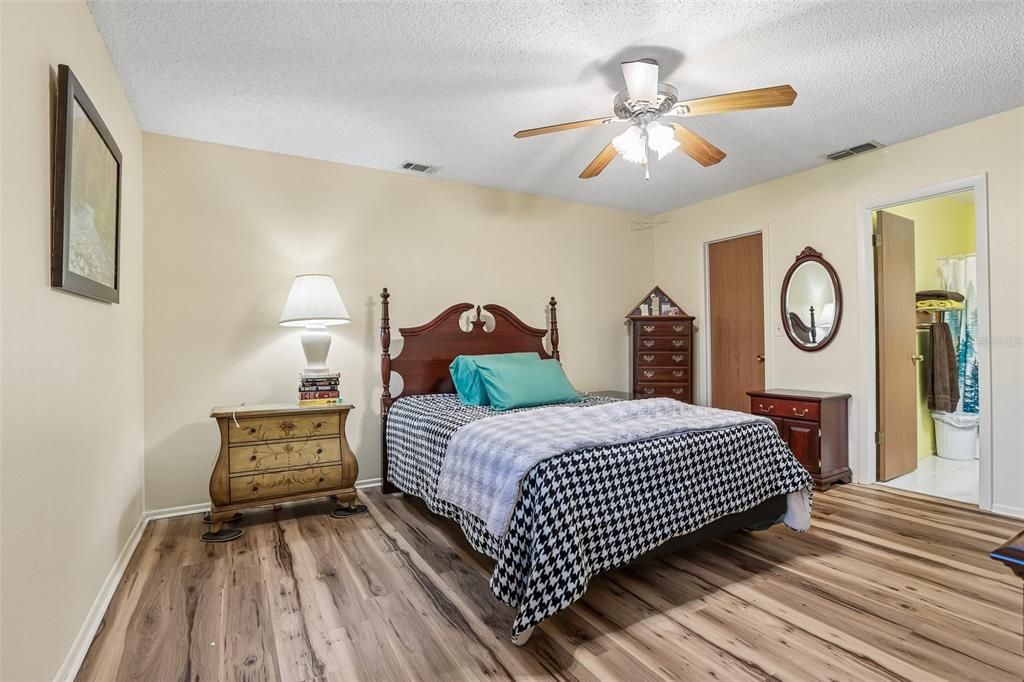 For Sale: $260,000 (3 beds, 2 baths, 1268 Square Feet)