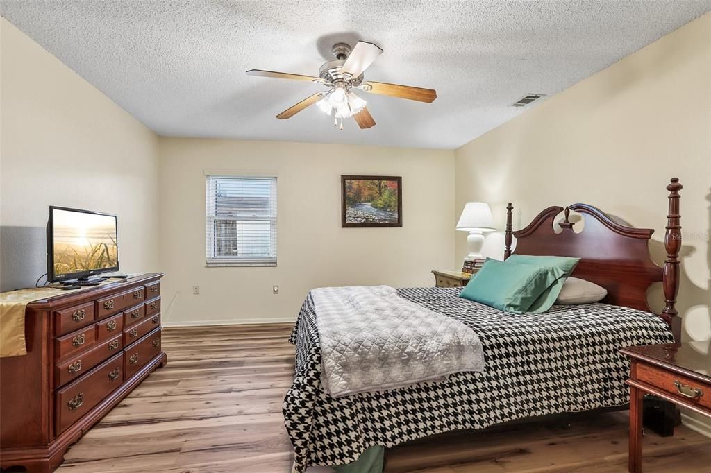 For Sale: $260,000 (3 beds, 2 baths, 1268 Square Feet)