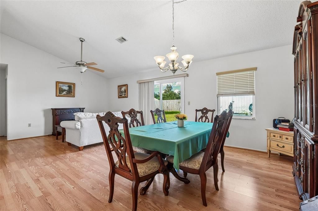 For Sale: $260,000 (3 beds, 2 baths, 1268 Square Feet)