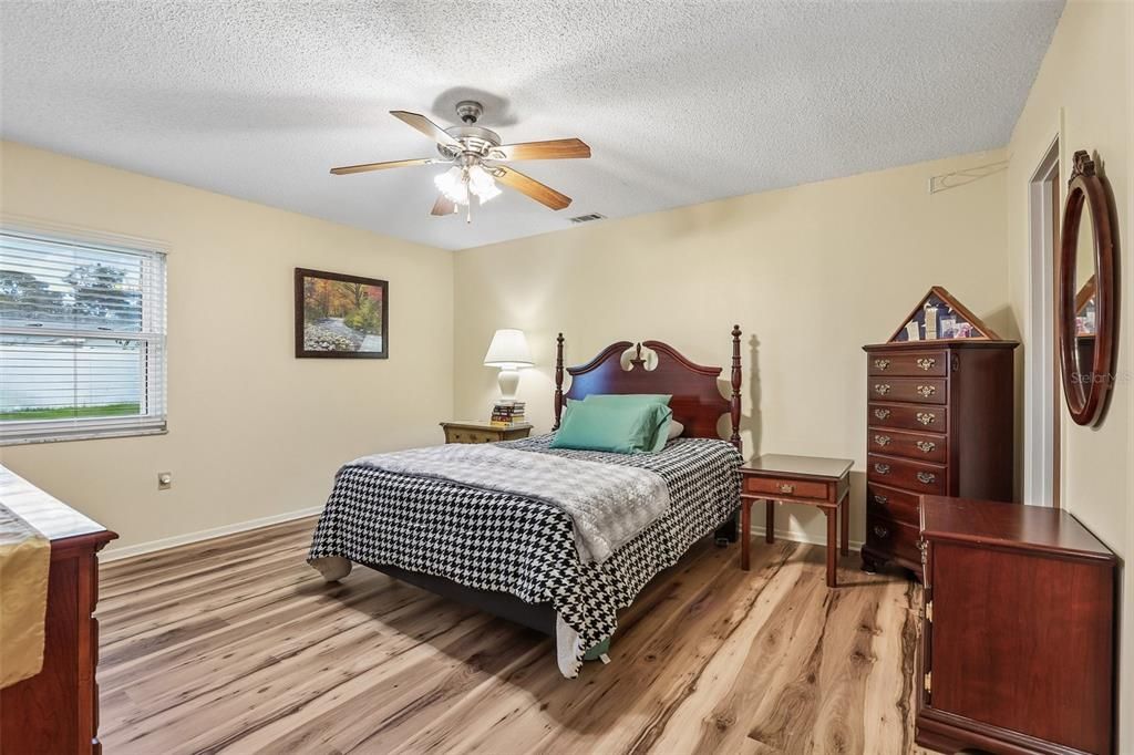 For Sale: $260,000 (3 beds, 2 baths, 1268 Square Feet)