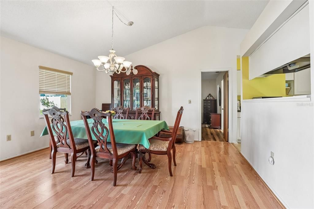 For Sale: $260,000 (3 beds, 2 baths, 1268 Square Feet)