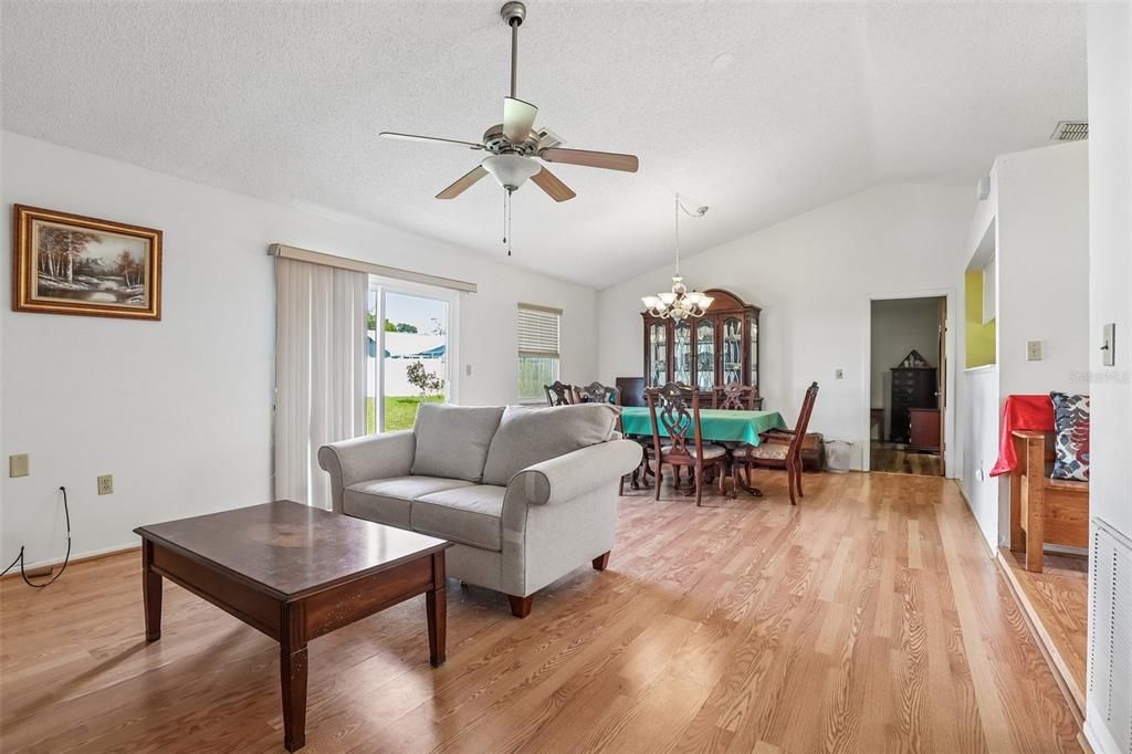 For Sale: $260,000 (3 beds, 2 baths, 1268 Square Feet)