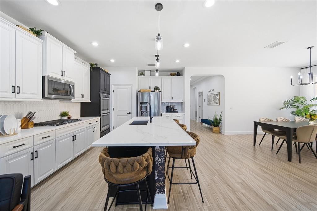 На продажу: $469,900 (3 спален, 2 ванн, 1680 Квадратных фут)