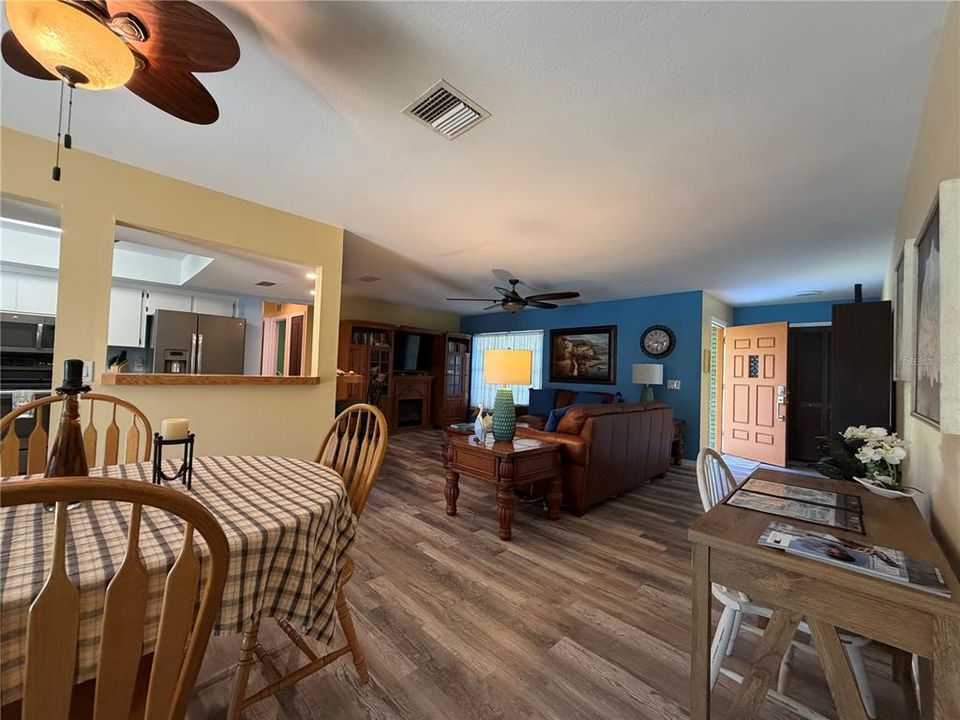 En Venta: $349,495 (3 camas, 2 baños, 1683 Pies cuadrados)
