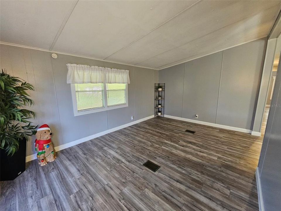 For Rent: $2,100 (3 beds, 2 baths, 960 Square Feet)