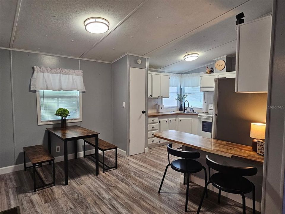 For Rent: $2,100 (3 beds, 2 baths, 960 Square Feet)