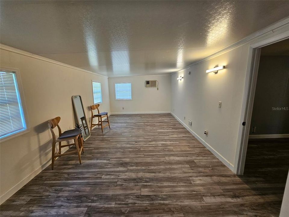 For Rent: $2,100 (3 beds, 2 baths, 960 Square Feet)