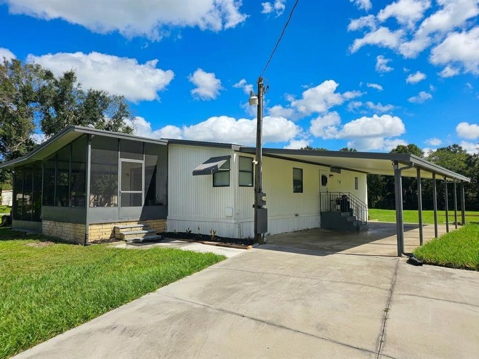 For Rent: $2,100 (3 beds, 2 baths, 960 Square Feet)
