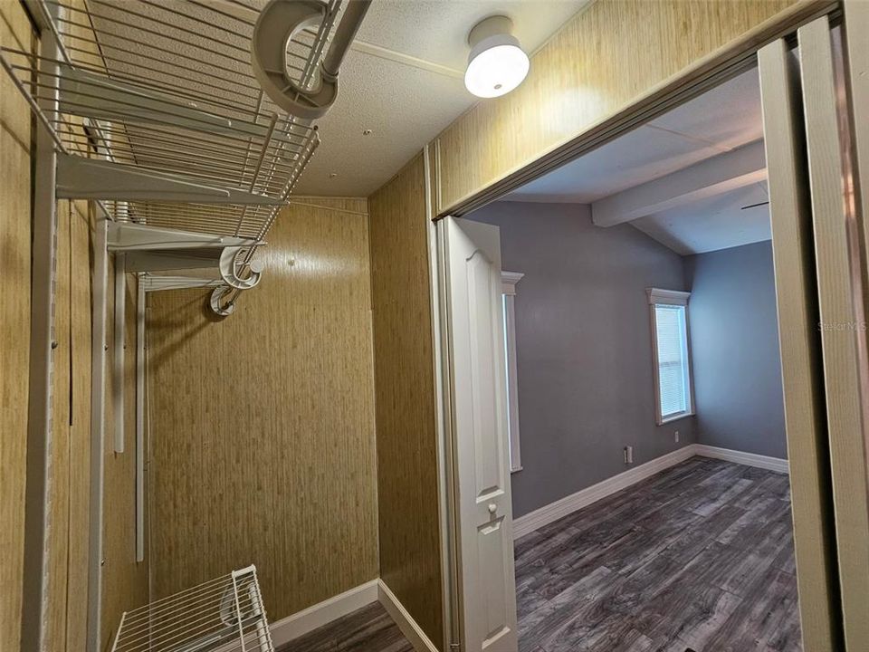 For Rent: $2,100 (3 beds, 2 baths, 960 Square Feet)