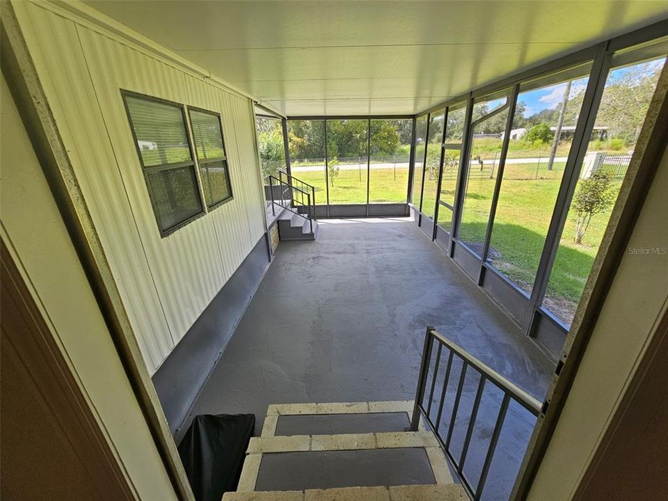 For Rent: $2,100 (3 beds, 2 baths, 960 Square Feet)