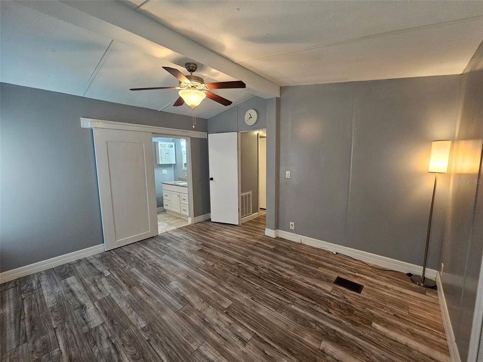 For Rent: $2,100 (3 beds, 2 baths, 960 Square Feet)