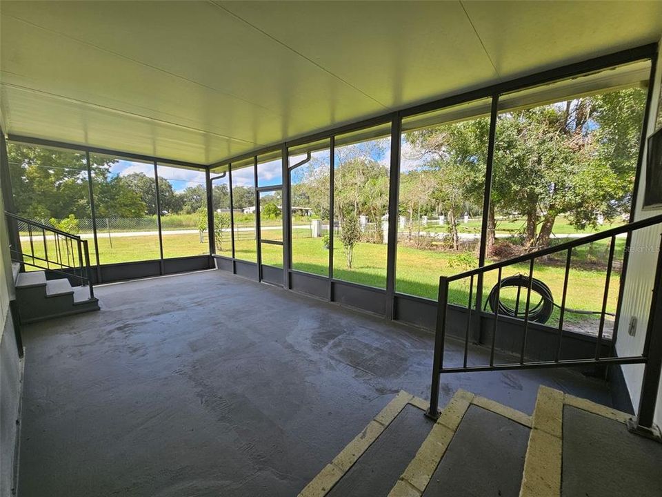 For Rent: $2,100 (3 beds, 2 baths, 960 Square Feet)