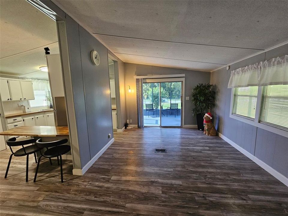For Rent: $2,100 (3 beds, 2 baths, 960 Square Feet)