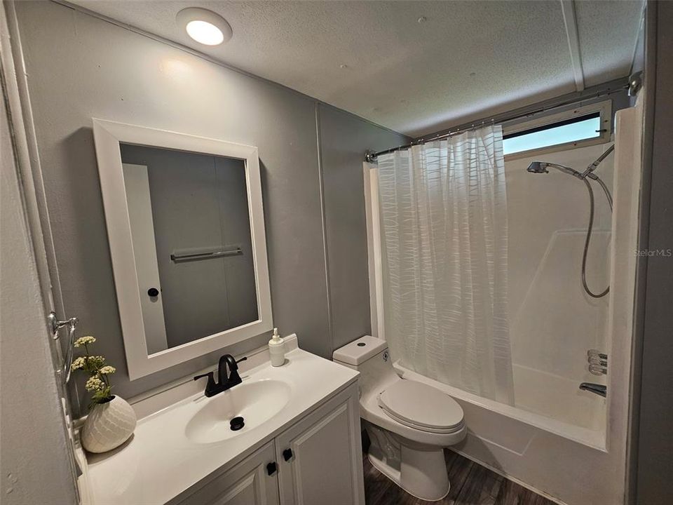 For Rent: $2,100 (3 beds, 2 baths, 960 Square Feet)