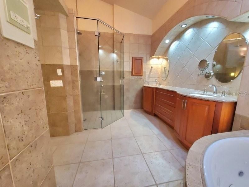 En Renta: $4,400 (4 camas, 2 baños, 3125 Pies cuadrados)