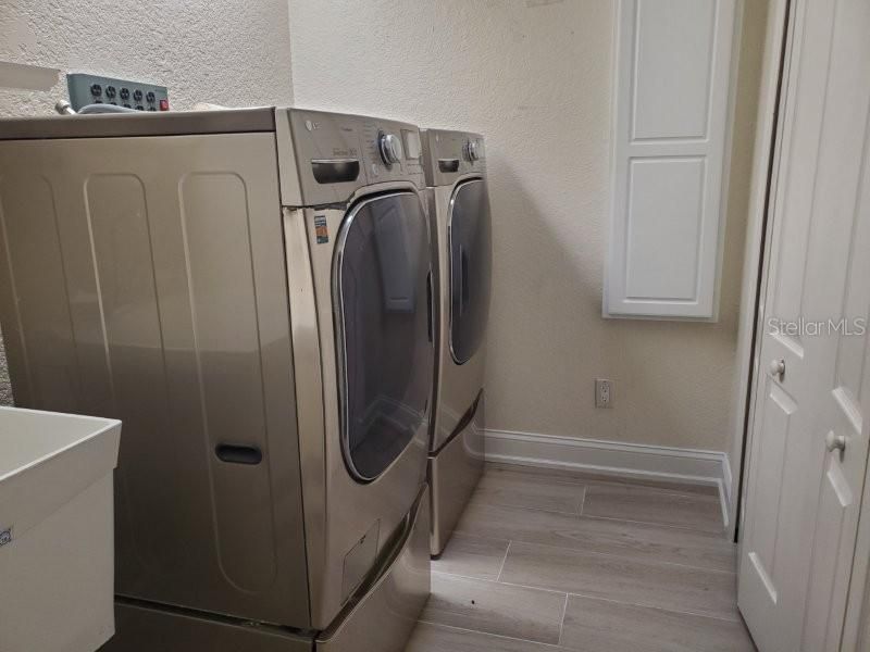 En Renta: $4,400 (4 camas, 2 baños, 3125 Pies cuadrados)