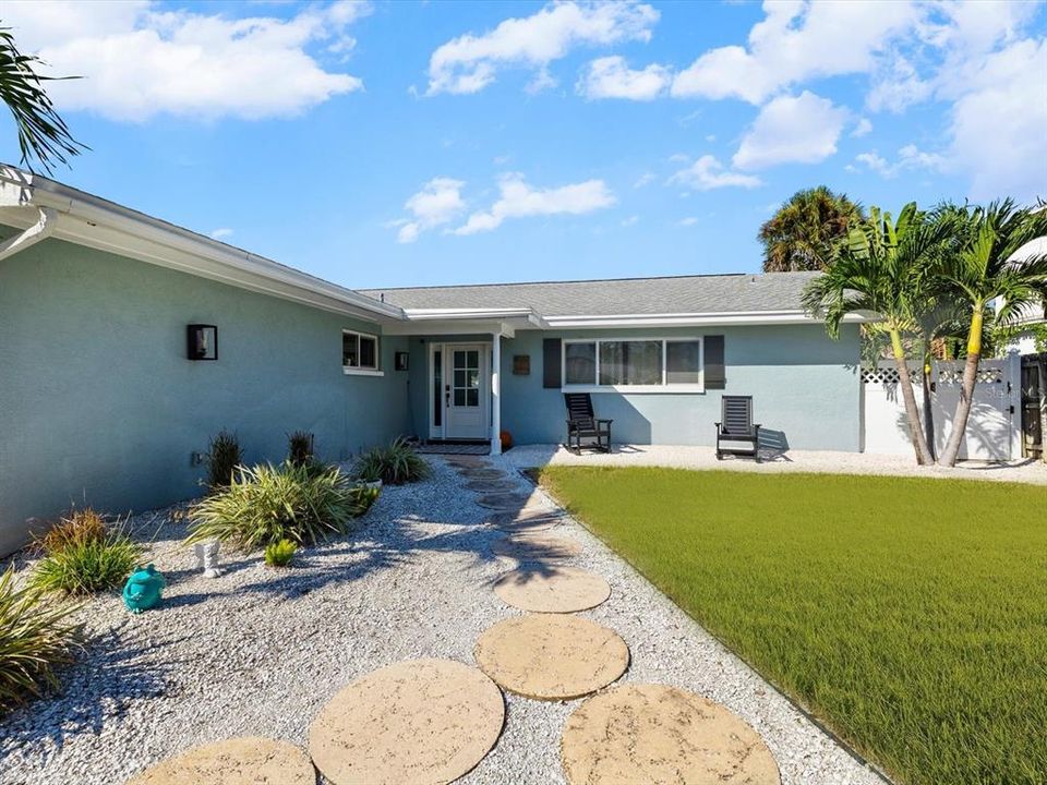 For Sale: $929,000 (3 beds, 2 baths, 1625 Square Feet)
