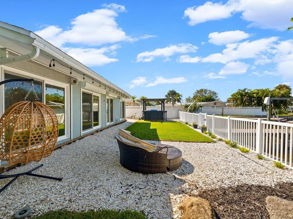 For Sale: $929,000 (3 beds, 2 baths, 1625 Square Feet)