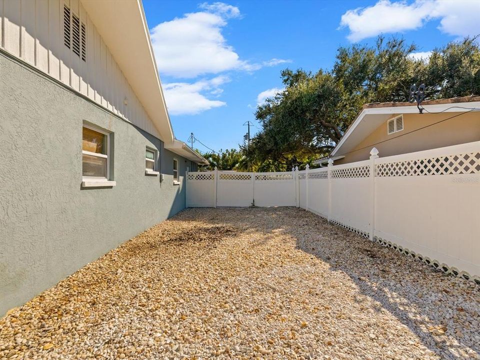 For Sale: $929,000 (3 beds, 2 baths, 1625 Square Feet)