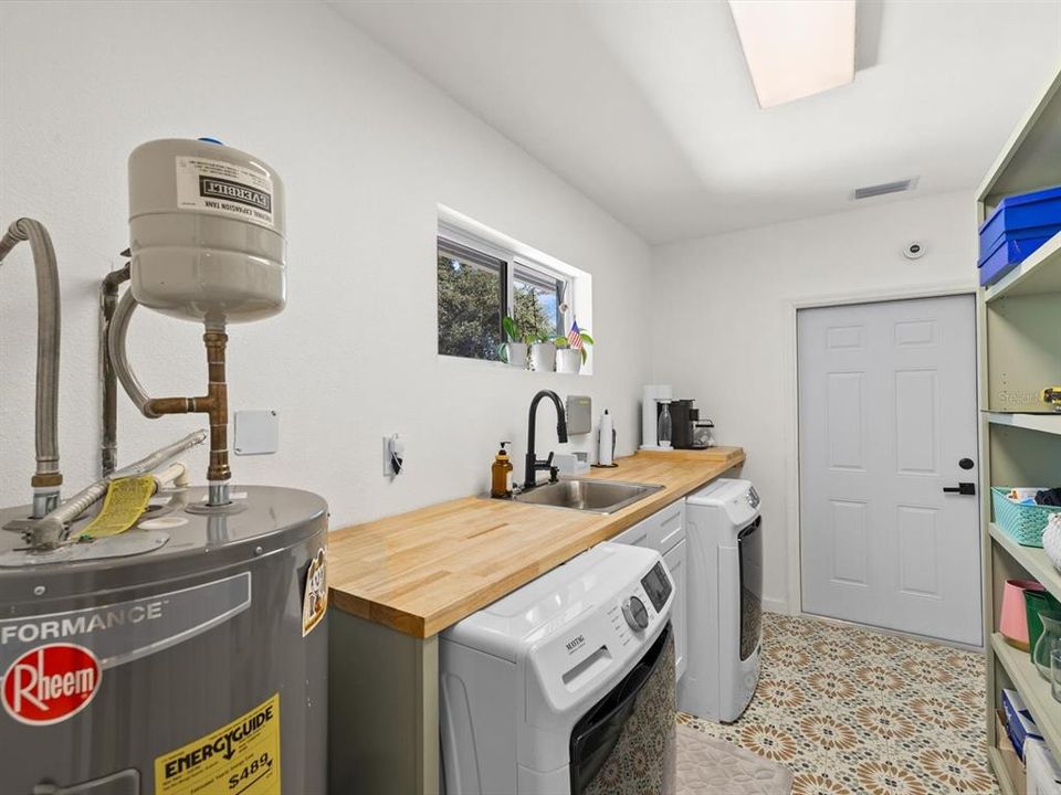 For Sale: $929,000 (3 beds, 2 baths, 1625 Square Feet)
