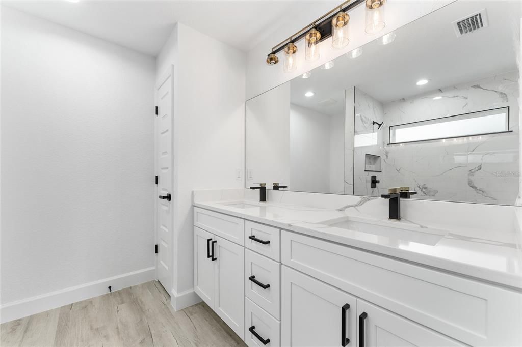 For Sale: $299,900 (3 beds, 2 baths, 1473 Square Feet)