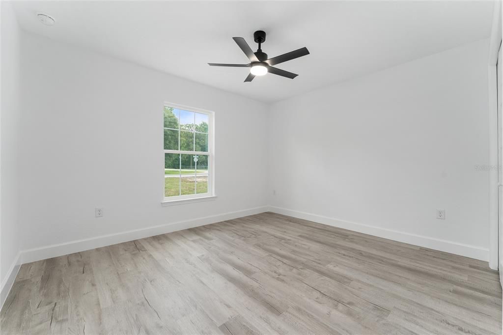 For Sale: $299,900 (3 beds, 2 baths, 1473 Square Feet)