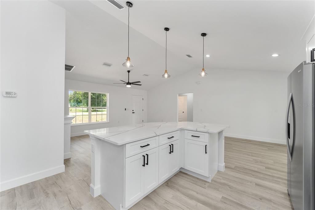 For Sale: $299,900 (3 beds, 2 baths, 1473 Square Feet)