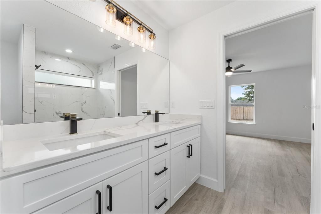 For Sale: $299,900 (3 beds, 2 baths, 1473 Square Feet)