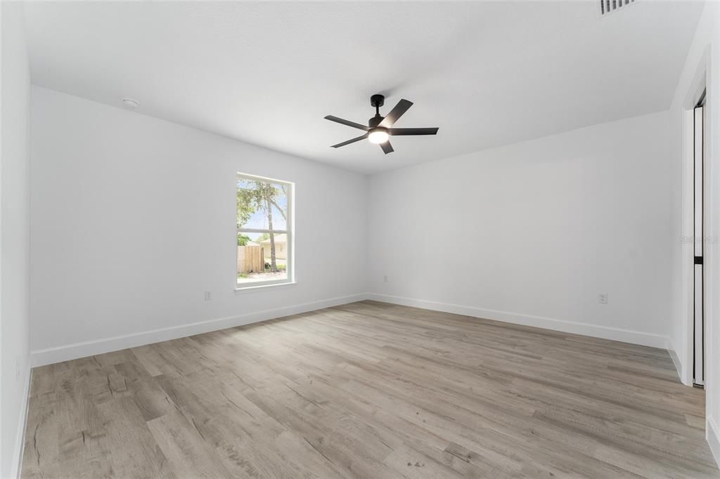 For Sale: $299,900 (3 beds, 2 baths, 1473 Square Feet)