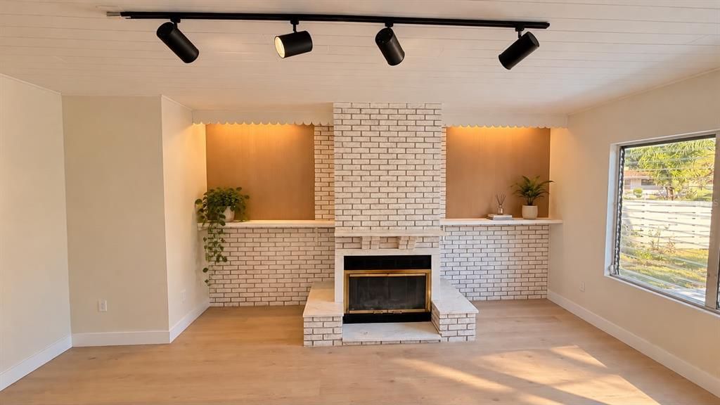 For Sale: $310,000 (3 beds, 1 baths, 1396 Square Feet)