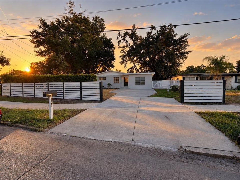 For Sale: $310,000 (3 beds, 1 baths, 1396 Square Feet)