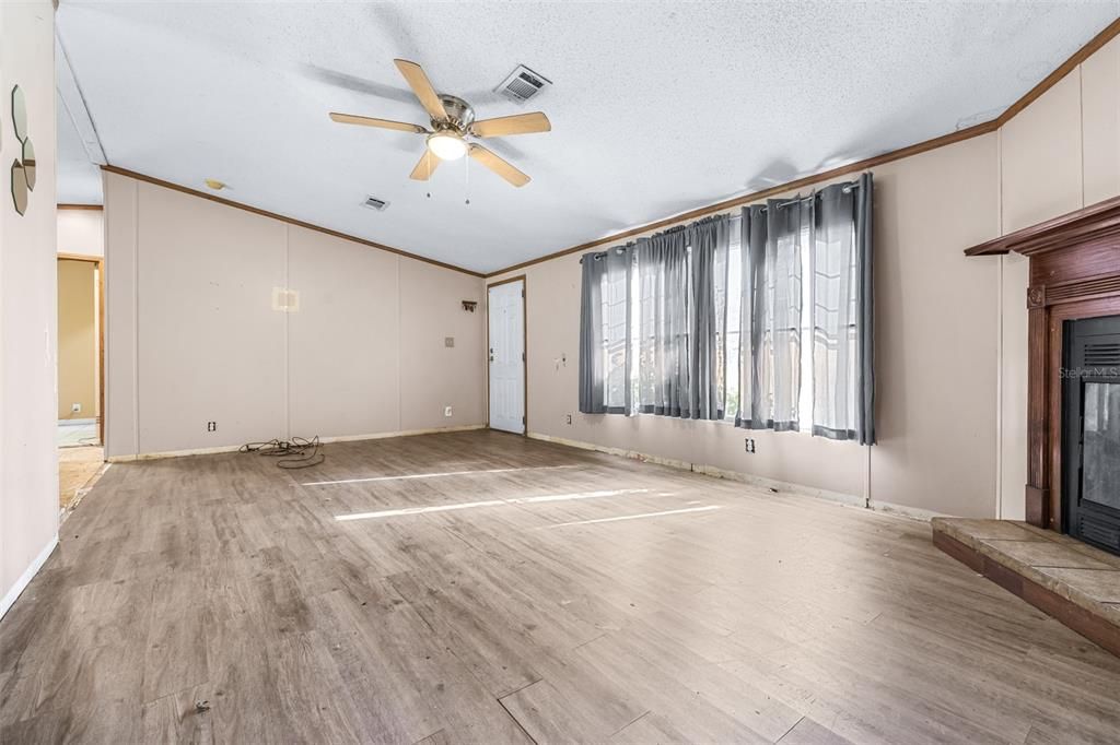 En Venta: $225,000 (3 camas, 2 baños, 1352 Pies cuadrados)