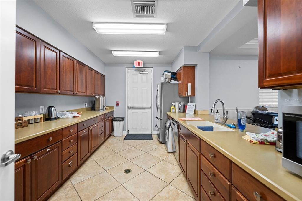 For Sale: $350,000 (3 beds, 2 baths, 1872 Square Feet)