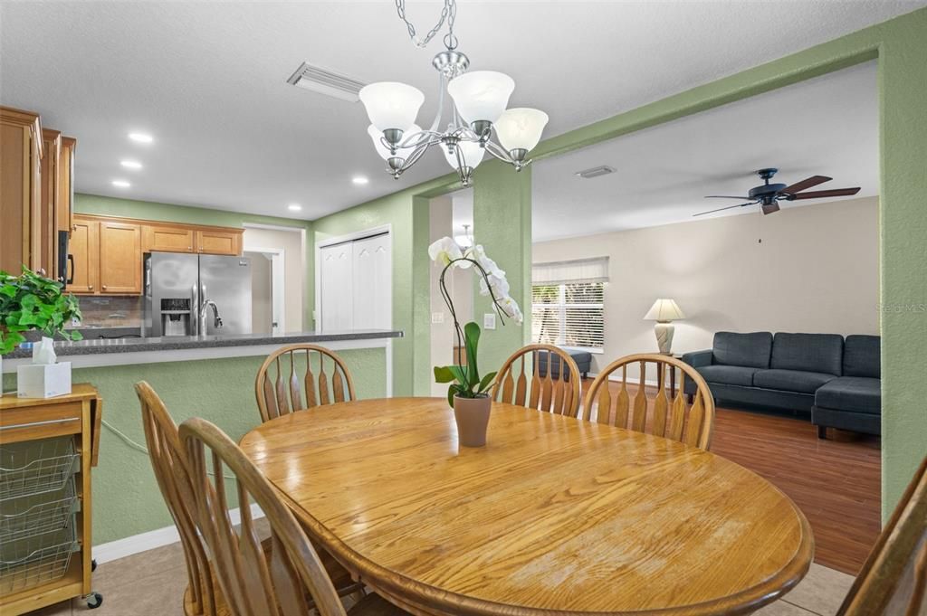 For Sale: $350,000 (3 beds, 2 baths, 1872 Square Feet)