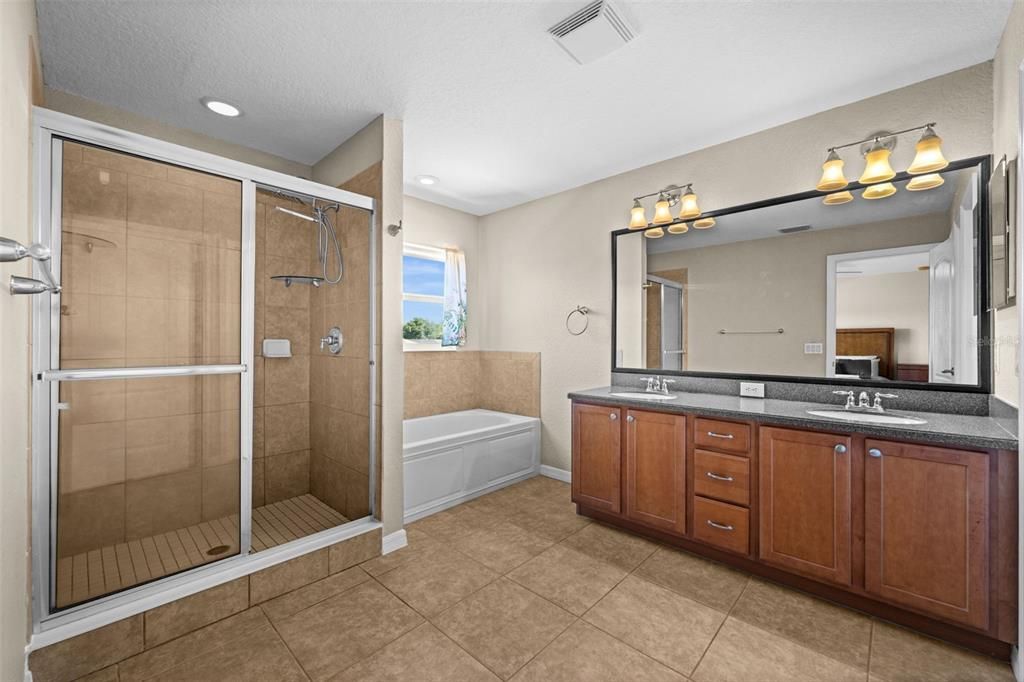 For Sale: $350,000 (3 beds, 2 baths, 1872 Square Feet)