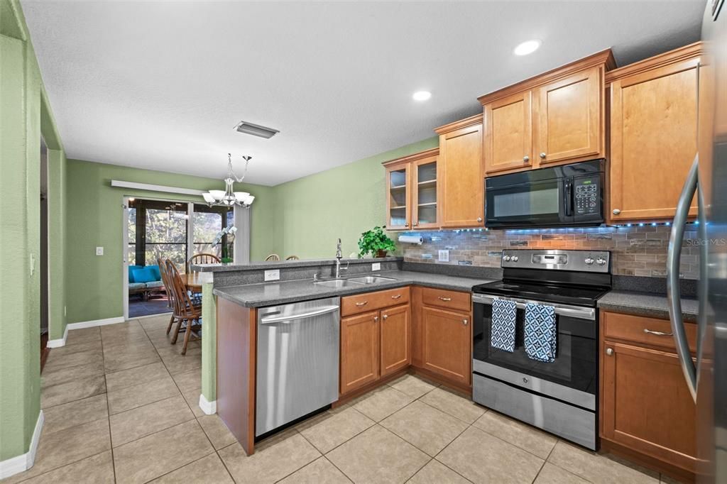 For Sale: $350,000 (3 beds, 2 baths, 1872 Square Feet)