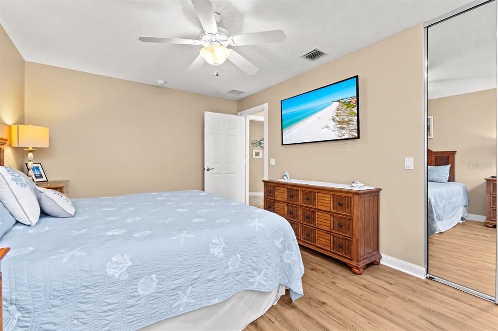 待售: $420,000 (2 贝兹, 2 浴室, 1706 平方英尺)