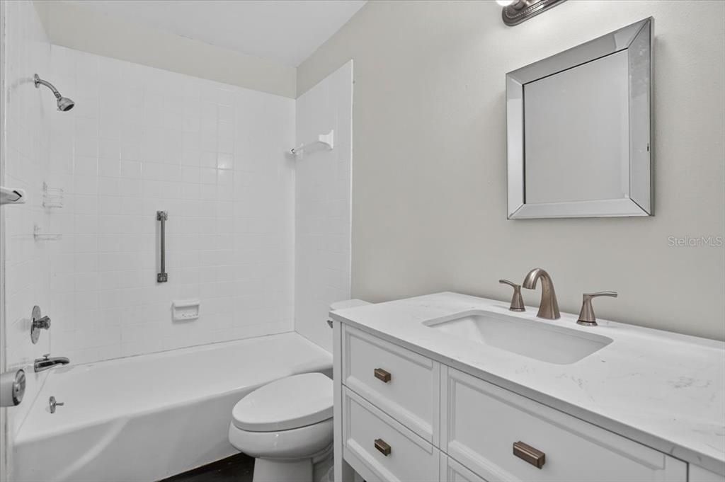 En Venta: $229,000 (2 camas, 2 baños, 992 Pies cuadrados)