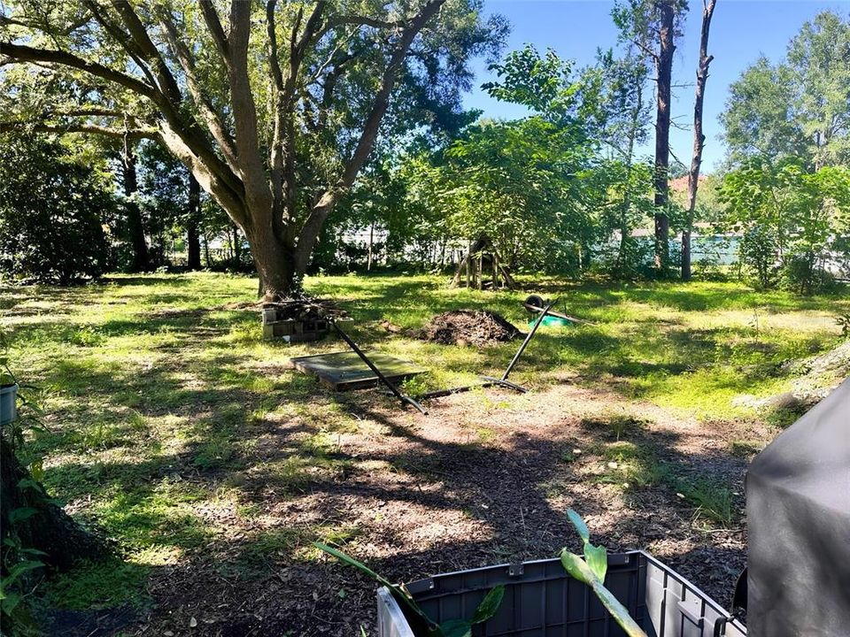 For Sale: $164,998 (2 beds, 1 baths, 1144 Square Feet)