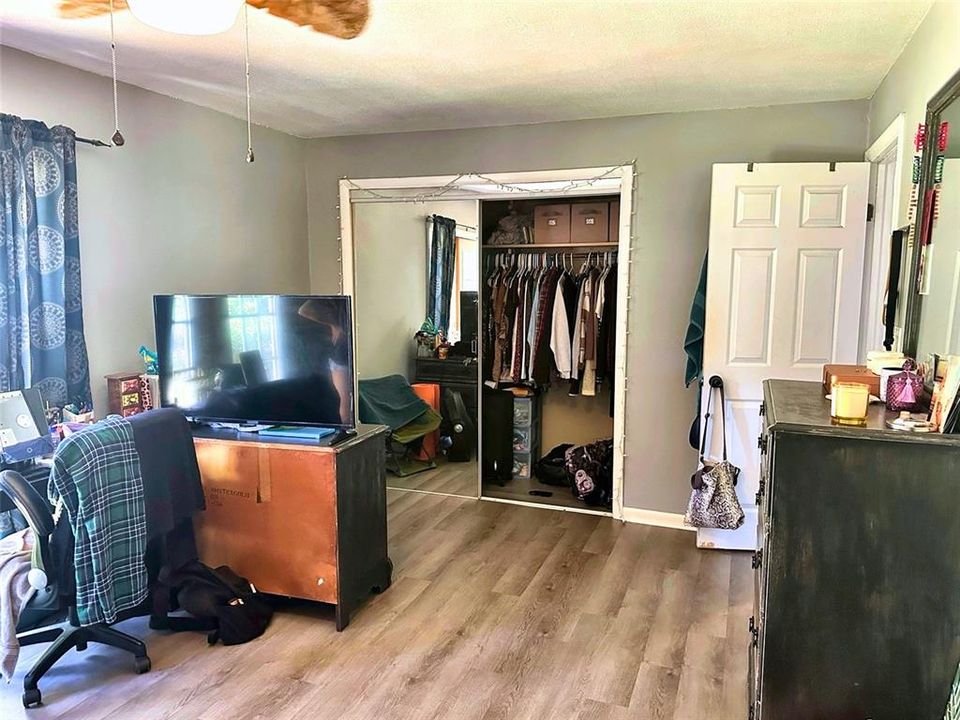 For Sale: $164,998 (2 beds, 1 baths, 1144 Square Feet)