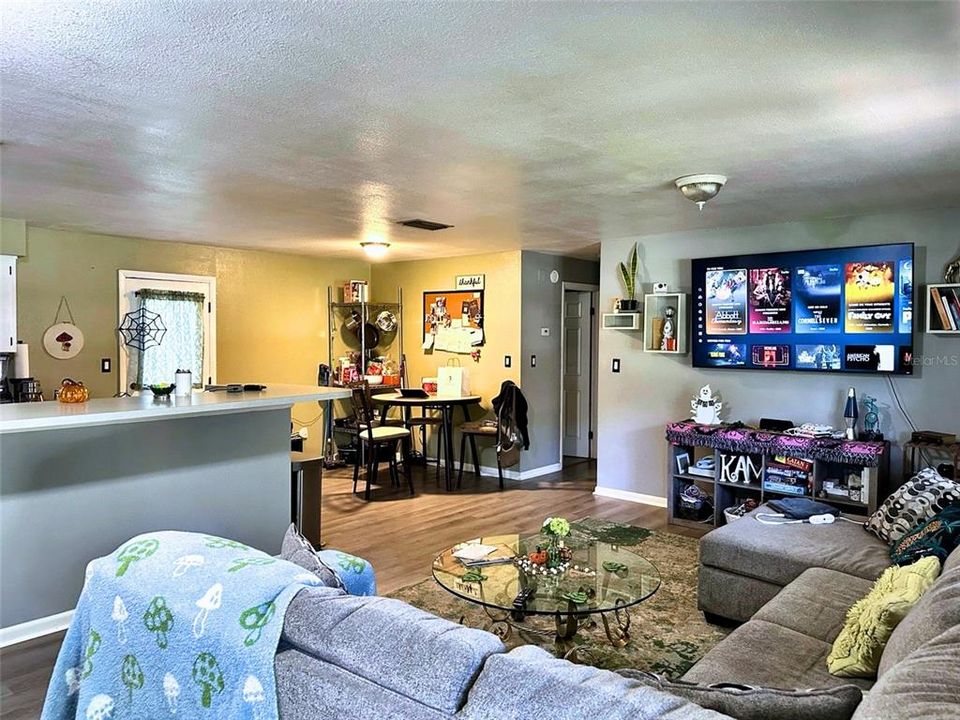 For Sale: $164,998 (2 beds, 1 baths, 1144 Square Feet)