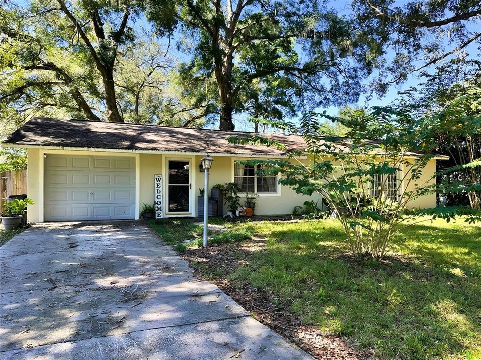 For Sale: $164,998 (2 beds, 1 baths, 1144 Square Feet)