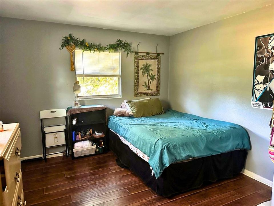For Sale: $164,998 (2 beds, 1 baths, 1144 Square Feet)