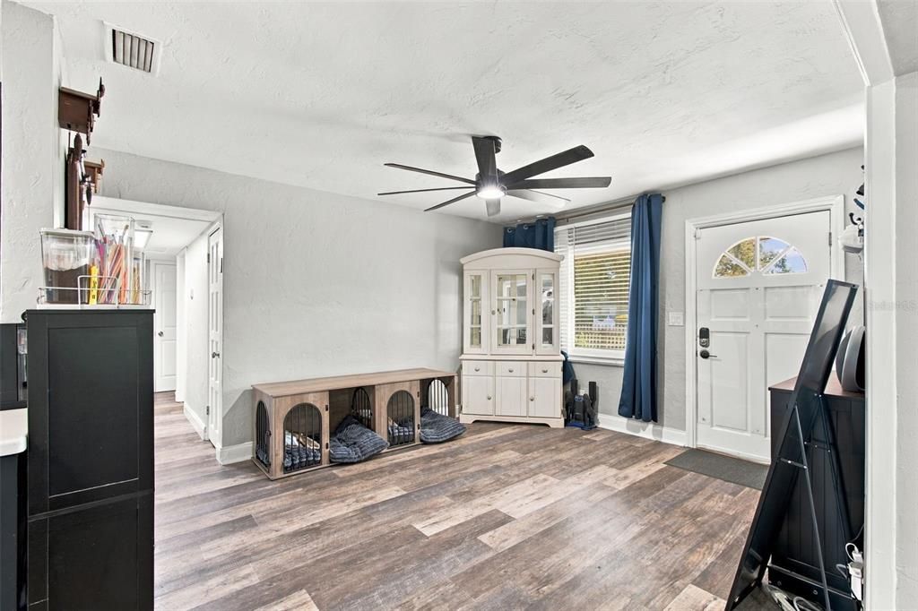 En Venta: $420,000 (5 camas, 2 baños, 1645 Pies cuadrados)