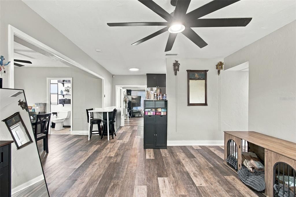 En Venta: $420,000 (5 camas, 2 baños, 1645 Pies cuadrados)