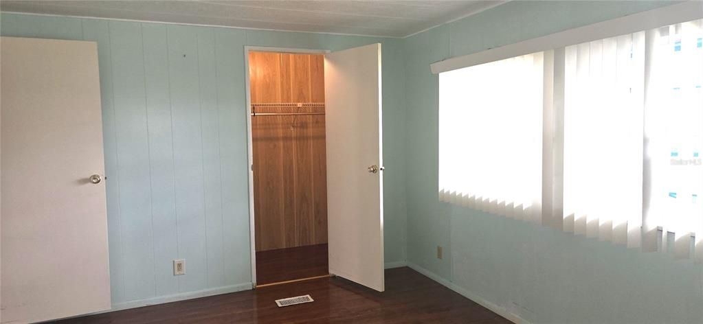 На продажу: $128,500 (2 спален, 2 ванн, 1040 Квадратных фут)
