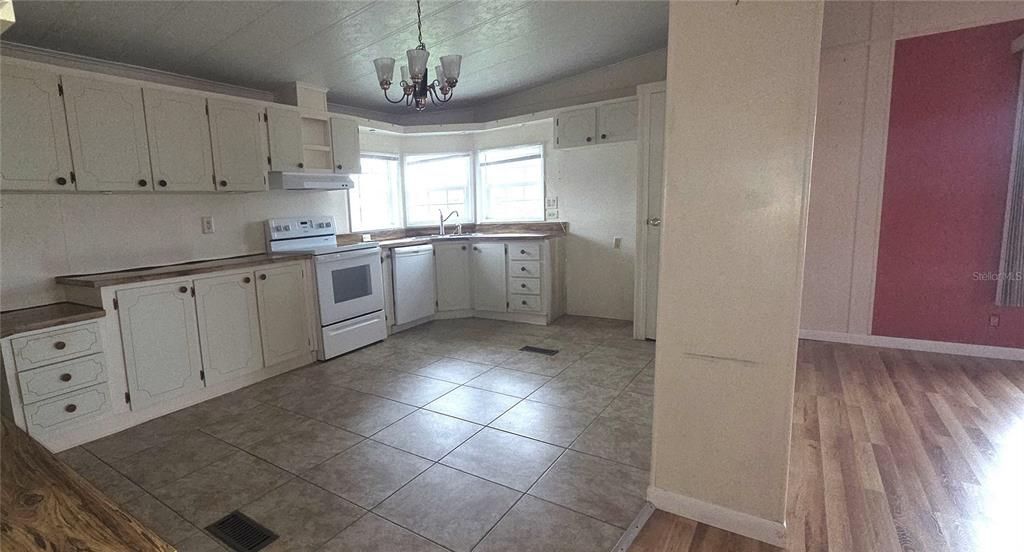 На продажу: $128,500 (2 спален, 2 ванн, 1040 Квадратных фут)