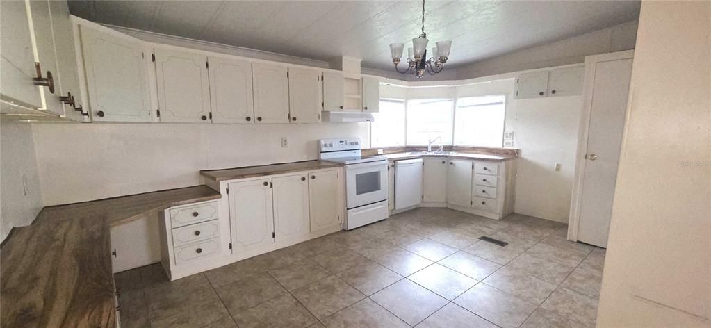 На продажу: $128,500 (2 спален, 2 ванн, 1040 Квадратных фут)